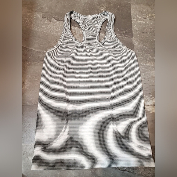 Lululemon Run: Swiftly Tech Racerback. Striped. Black and white. Size 6. - Picture 4 of 10